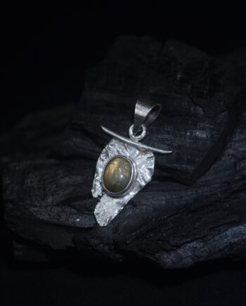 Oriflamme - Labradorite Silver Pendant